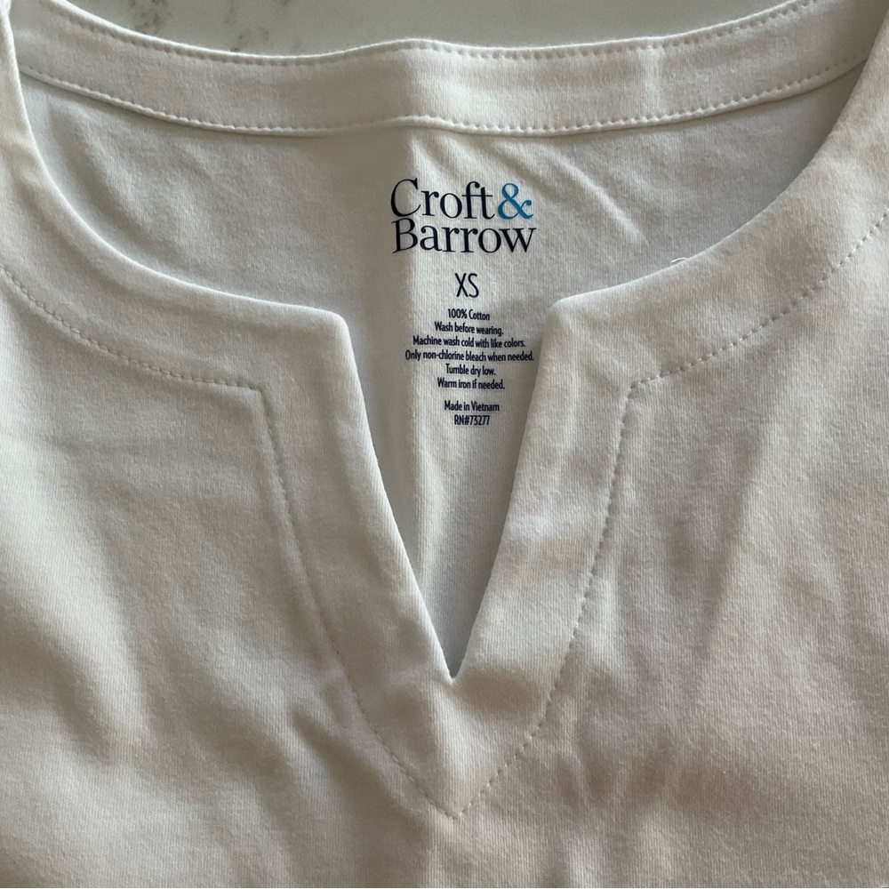 Croft & Barrow Cream Split-Neck Top